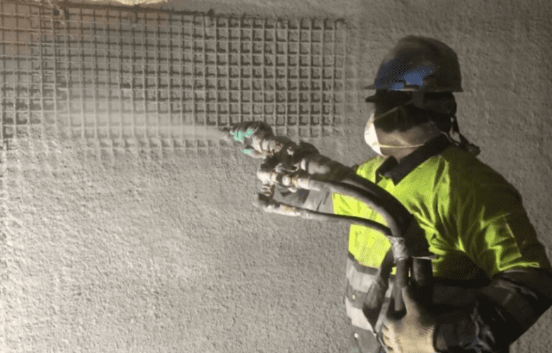 Detalle técnico de aplicación de shotcrete en planta industrial